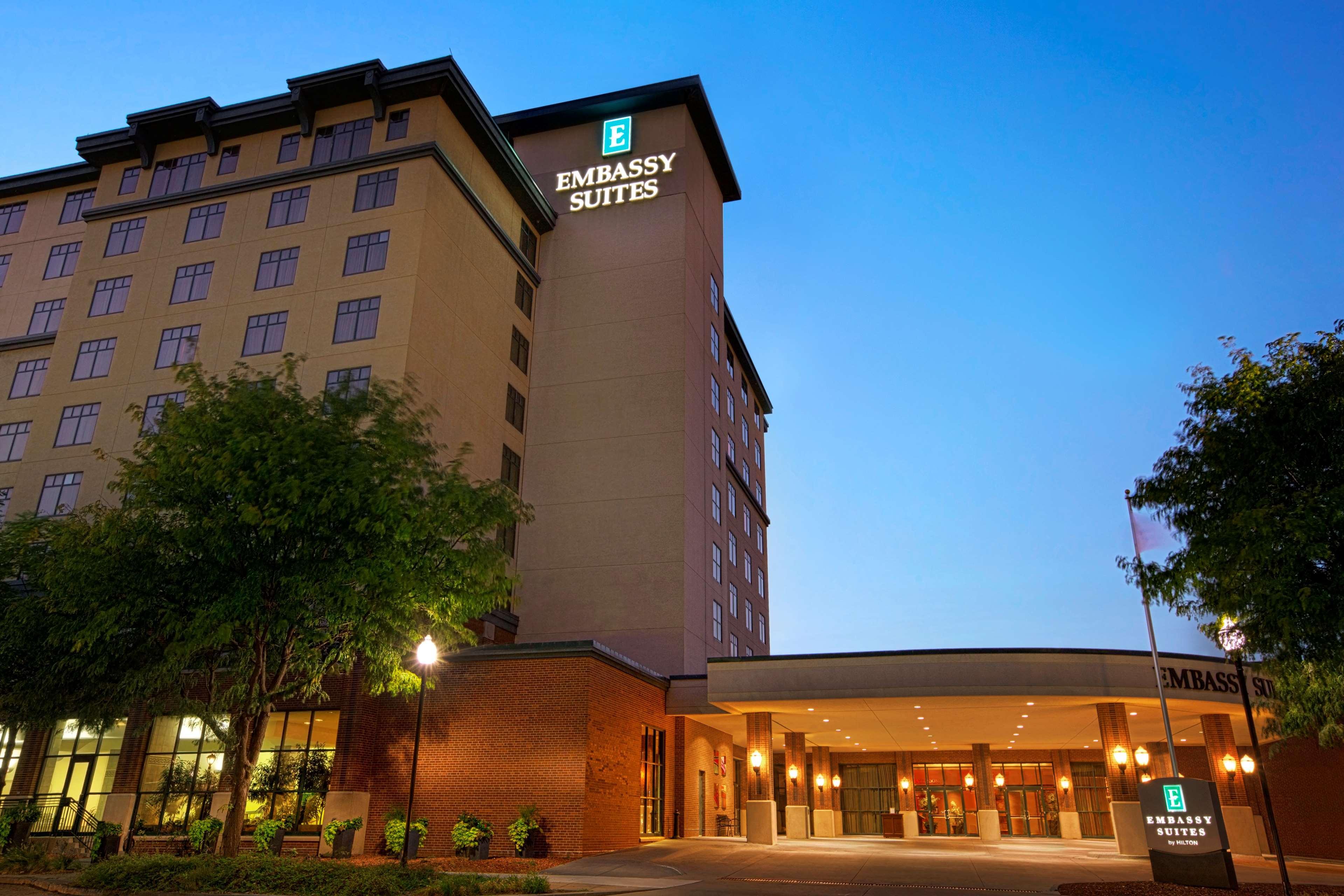 Embassy Suites Lincoln Exterior photo
